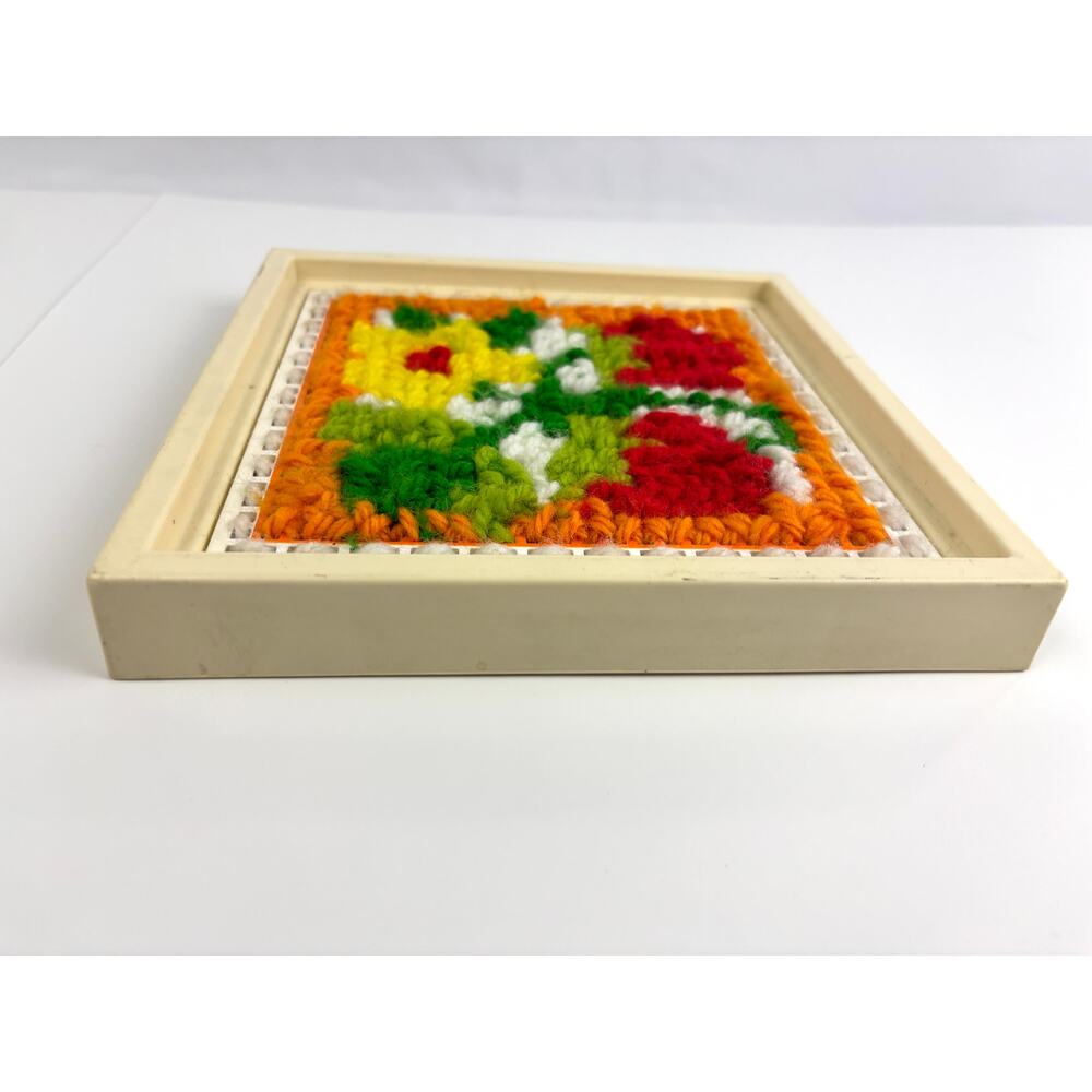 Vintage 1970s Latch Hook Strawberry Art Finished Framed‎ - Picture 5 of 7